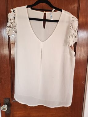 Bon Ami White V-Neck Lace Sleeve Women's Top